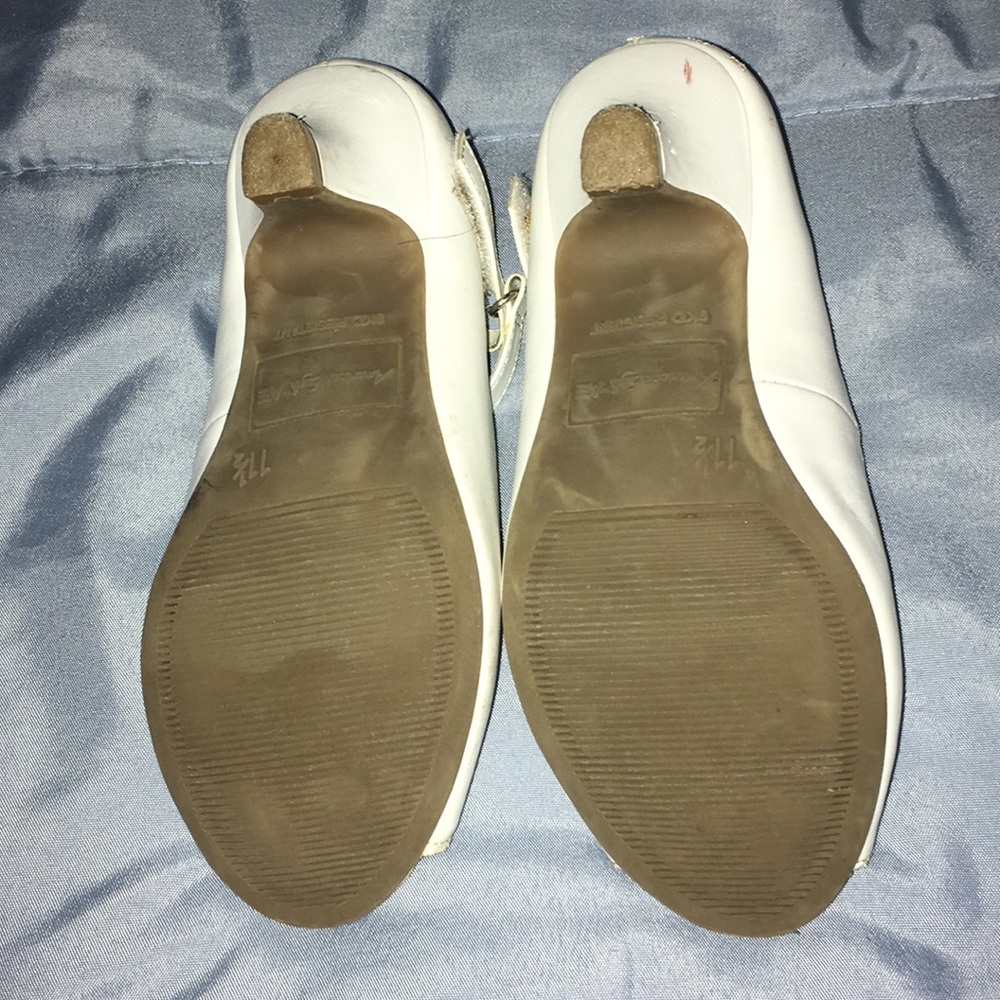 White dress shoe - Picture 2 of 4